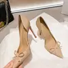 Sapatos Casuais de Primavera e Verão Novos para Mulheres com Laço Novos Versáteis para Mulheres Bico Fino Laterais Vazadas Salto Alto Salto Agulha Sexy