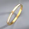 Moda Transfronteiriça Europeia e Americana Aço Titânio Dourado Versátil Pulseira Fivela de Luxo Leve Pulseira para Melhor Amiga Acessórios de Nicho High-End