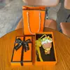 Llavero colgante de ramo de lana para el Día del Maestro, un accesorio de bolso de ramo de rosas, regalo para maestros durante la temporada de regreso a clases