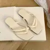 Chanclas planas Chuyuji retro de punta cuadrada para mujer, calzado de verano para exteriores, nuevas sandalias de dedo versátiles de suela blanda antideslizantes 2026