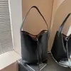 Bolso de Hombro Individual de Gamuza Escarchada de Gran Capacidad con Textura Retro de Nueva Moda Transfronterizo Bolso Cubo de Alta Gama para Mujeres Viajeras