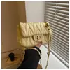 Bolsa transversal ins bolsa feminina 2024 novo estilo moda padrão de diamante fio bordado bolsa quadrada pequena bolsa de ombro com fivela de corrente feminina