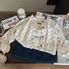 Roupa Infantil Estilo Coreano 2026 Nova Primavera Cardigã Tricotado de Bolinhas para Meninas Conjunto de Três Peças com Saia Jeans Curta Estilosa Tendência