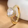 Anel Aberto de Simulação de Diamante com Coração Microincrustado Estilo Leve de Luxo Anel de Zircônia 2 Quilates Joia de Mão para Noivado Feminina Espelho Cruzado