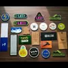 Etiquetas de papel kraft especiales personalizadas, tarjetas de colores dobladas para ropa y bolsos, etiquetas de embalaje personalizadas para juguetes electrónicos y digitales