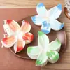 Presilha de Cabelo Plumeria Novo Estilo Transfronteiriça para Mulheres, Presilha de Cabelo Super Fada, Presilha Jacaré de Temperamento, Joia de Flor na Parte de Trás da Cabeça, Atacado