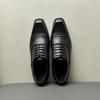 Entrega de una sola pieza zapatos de cuero de estilo británico de alta calidad punta cuadrada tacones altos para hombre piel de vaca de capa superior Marrón que aumenta la altura zapatos de cuero de Guangzhou