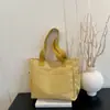 Otoño 2026 Nuevo Bolso de Gran Capacidad Versátil Moda Hombro Tendencia Retro Casual Bolso Tote al por Mayor Bolso de Mujer