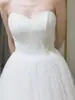 Vestido de novia ligero con diseño strapless, hecho de malla, simple y único con un toque de alta gama, con encaje de lunares, perfecto para fotografía de viajes al aire libre, súper etéreo y largo hasta el suelo