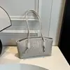 Bolsa tote simples de grande capacidade estilo coreano, novo modelo 2026, bolsa de ombro listrada casual estilosa, bolsa de mão para trabalho e dia a dia