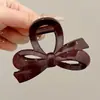 Pinza para el cabello de tamaño mediano de lunares blancos y negros estilo francés, diseñada para la parte trasera de la cabeza, un accesorio para el cabello nuevo y elegante con un aspecto sofisticado y con estilo