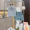 Nuevo traje de verano para niñas 2025 coreano casual solapa sin mangas camiseta jeans simples falda conjunto de dos piezas