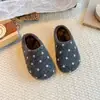 Zapatillas de Mediocorte de Lana Estilo Retro Coreano de Lunares con Punta Redonda y Suela Gruesa para Niños, Ropa Exterior de Invierno Otoño, Nuevos Zapatos de Piel Versátiles para Niños