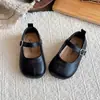 Estilo de color liso simple casual retro punta dividida zapatos pequeños de cuero 26 Otoño Nuevas Llegadas Niñas Suela Plana Zapatos Individuales Pequeños Zapatos de Cuero