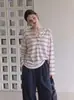 Camiseta de manga larga con cuello en V y rayas rosas estilo francés de seda helada para mujer, cubierta ligera de verano con protección solar, top casual y relajado