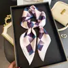 Bufanda Cuadrada Pequeña Estampada Imitación Seda Cuadros Geométricos, Chal de Alta Gama, Bufanda para Cuello Protección Solar, Pañuelo, Bufanda para Mujer