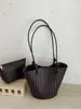 Bolsa de balde tecida com padrão de nicho da moda para mulheres, novo modelo 2026, bolsa de ombro para o dia a dia, bolsa de balde de alta qualidade e grande capacidade
