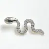 Brinco de garra de liga de titânio F-136 com zircônia serpentina incrustada G23 titânio rosca interna pedra esculpida dente interno serpentino piercing labial