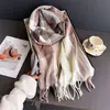 Xale/Lenço Versátil de Alta Qualidade Artístico Faux Cashmere para Outono/Inverno Proteção contra Frio Quente para o Dia a Dia Lenço de Xale com Franjas e Estampa