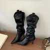 Botas de cavaleiro retrô de bico fino, novo estilo outono e inverno, botas longas de salto alto franzidas e versáteis, botas altas de moda para calçar sem cadarços