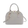 Bolsa de Mão da Moda Tendência de Nicho para Mulheres, Estilo da Nova Temporada, Bolsa Versátil em Formato de Concha, Bolsa Transversal Estilosa para o Dia a Dia