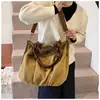 Bolsa Tote Retrô de Grande Capacidade Tendência Transfronteiriça Inverno Nova Bolsa de Ombro Design de Nicho Bolsa Transversal para o Dia a Dia