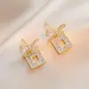 Aretes para Mujer, Aretes de Flor Corazón con Circonita Micro-pavimentada de Cobre, Nueva Moda de Nicho, Diseño Simple, Joyería de Temperamento y Versátil