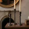 Suporte de Velas Geométrico Preto Bordado de Ferro Fundido Criativo Estilo Ins Ornamento Decorativo para Quartos Modelo, Hotéis, Restaurantes e Celebrações de Casamento