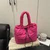 Bolsa Tote de Algodão de Grande Capacidade para o Dia a Dia 2025 Nova Simples Acolchoada Bolsa de Axila Versátil Bolsa de Ombro para o Dia a Dia