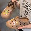 2024 Nuevos Zapatos de Agujeros Sandalias de Verano para Mujer Playa Ciber Celebridad Dibujos Animados Medias Pantuflas para Hombre Exterior Baotou Suela Suave