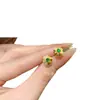 Atacado de fábrica pequenos departamento vermelho s925 prata incrustado com material perigoso natural flor de jade verde Yang brincos pequeno fresco verão feminino