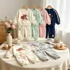 Conjunto casual de outono para meninas 2026 novo estilo moletom fofo e calça de moletom conjunto de duas peças dopamina para passeios