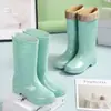 Botas de lluvia con estampado de mármol, botas de lluvia de caña alta, zapatos de agua para mujer, cálidos y adecuados para el trabajo en la cocina, altura hasta la pantorrilla, antideslizantes, resistentes al desgaste, impermeables y hechos de caucho