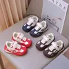 Nuevos Zapatos Infantiles Primavera/Verano 2026: Zapatos Deportivos Casuales Cómodos de Suela Suave para Niños, Zapatos de Moda Retro Estilo Coreano para Niñas Forrest Gump
