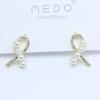 Pendientes de plata s925 con diseño geométrico simple y perla entrelazada de diamantes.