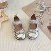 Sapatos de Couro de Princesa para Menina 2026 Nova Coleção Primavera/Outono Cadarço de Laço Solado Macio Sapatos Individuais Boca Rasa Infantil Antiderrapante Estilo Pequeno Chanel