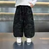 Calça Infantil Estilo Primavera e Outono 2026 Nova Moda Coreana para Crianças Pequenas Calça Cargo Camuflada de Outono Calça Casual Infantil