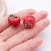 Pingentes de frutas pequenas em resina 3D simulada, como maçãs, tomates e peras, para colares, pulseiras e acessórios de chaveiro DIY