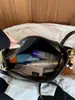Bolsa de ombro retrô de alta aparência, novo modelo outono 2026, grande capacidade, design de nicho, adequada para trabalho e deslocamento, bolsa de mão para usar sob o braço