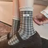Calcetines Retro a Cuadros con Encaje de Media Pantorrilla para Mujer Otoño Invierno Tela Suave de Huevo Etiqueta de Tela Estilo Universitario Cuadrícula Japonesa Calcetines de Algodón Apilados