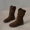 Botas de cavaleiro plissadas de cano médio empilhadas novas botas Rad salto feminino 2026 motocicleta linda moda salto grosso comprimento médio versátil outono
