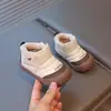 Botas de cuero para niños, botines cortos para niñas, nuevo estilo de invierno, zapatos de cuero cálidos de felpa para niñas, zapatos de algodón antideslizantes de suela suave para niños