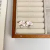 Brincos de Pétalas Estilo Floresta para Mulheres, Novos Brincos Populares com Zircônia Microcravejada para Mulheres, Luxo Leve, Design de Nicho Versátil, Modernos