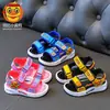Sandalias infantiles 2025 verano nuevas casuales estudiantes de primaria suela suave playa niños sandalias para niños de primaria y secundaria al por mayor