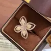 Anel Cruzado de Flor da Sorte de Quatro Folhas Vazado Mais Vendido para Mulheres, Anel da Moda Estilo Celebridade Europeia e Americana, Novo Estilo Quente