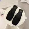 Chinelos Baotou para Mulheres 2026 Verão Nova Moda Simples Antiderrapante Sandálias Preguiçosas Malha Oca Respirável Sapatos Femininos