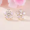 Brincos de flor de cinco pétalas, best-seller transfronteiriço, brincos de pétalas vazadas com diamantes, joias frescas e jovens estilo coreano, atacado
