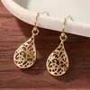 El bestseller transfronterizo de Cao Shi: Pendientes colgantes vintage creativos con patrón hueco, accesorios para la oreja simples, elegantes y únicos