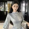 Novo Vestido Cheongsam Melhorado Azul Estampado Estilo Chinês Slim-Fit Manga Larga Invertida Outono Retrô Folha de Bambu Estilo Nacional Gola Alta