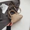 Bolso de Mano Nicho de Moda para Mujer 2025 Nuevo Bolso Concha de Alto Valor Moda Casual Oficina Desplazamiento Bolso Bandolera